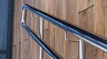 Corrimão de inox como elemento essencial para segurança, estética e valorização de imóveis em Belo Horizonte